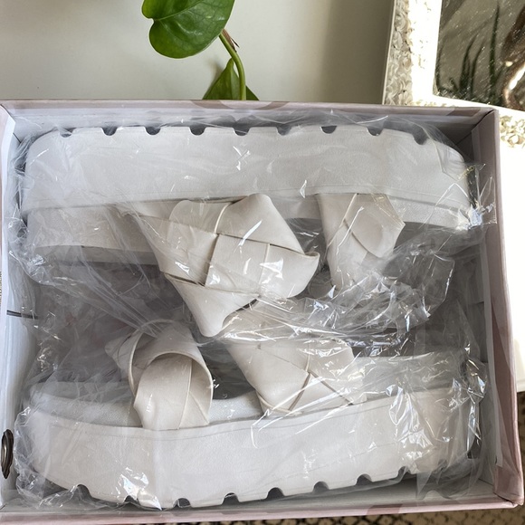 Flatform Slides 💘 - Picture 3 of 4